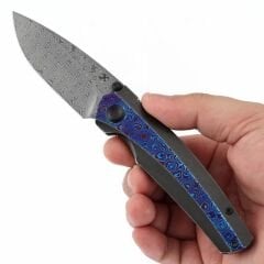 KANSEPT Raven | Başparmak Açacaklı | Kuzgun Siyah Yıkama Titanyum Timascus Saplı | Damascus Çelik Çakı | K2109A4