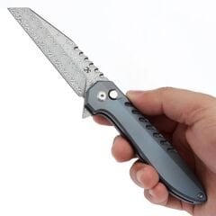 KANSEPT Kosame | Düğme Kilidi | Mavi Eloksal Titanyum Sap | Parçalanmış Karbon Filtre Kakma Damascus Çelik Çakı | T1093F1