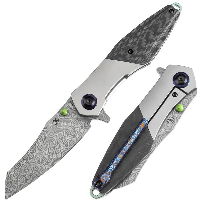 KANSEPT Mistaken | Başparmak Sapı | Boncuk Püskürtmeli Titanyum ve Gabardin Karbon Fiber | Damascus Çelik Çakı | K1053D1