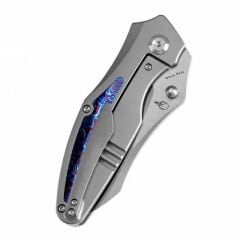 KANSEPT Baba Yaga | Başparmak Saplı | Kumlanmış Titanyum, Timascus Kakma Saplı | CPM 20CV Çelik Çakı | K1074A7