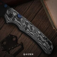 Kizer Outposter | Girdap Desenli Mikarta Sap | Nitro-V + PVD Kaplama Çelik Çakı | V3802BDA2