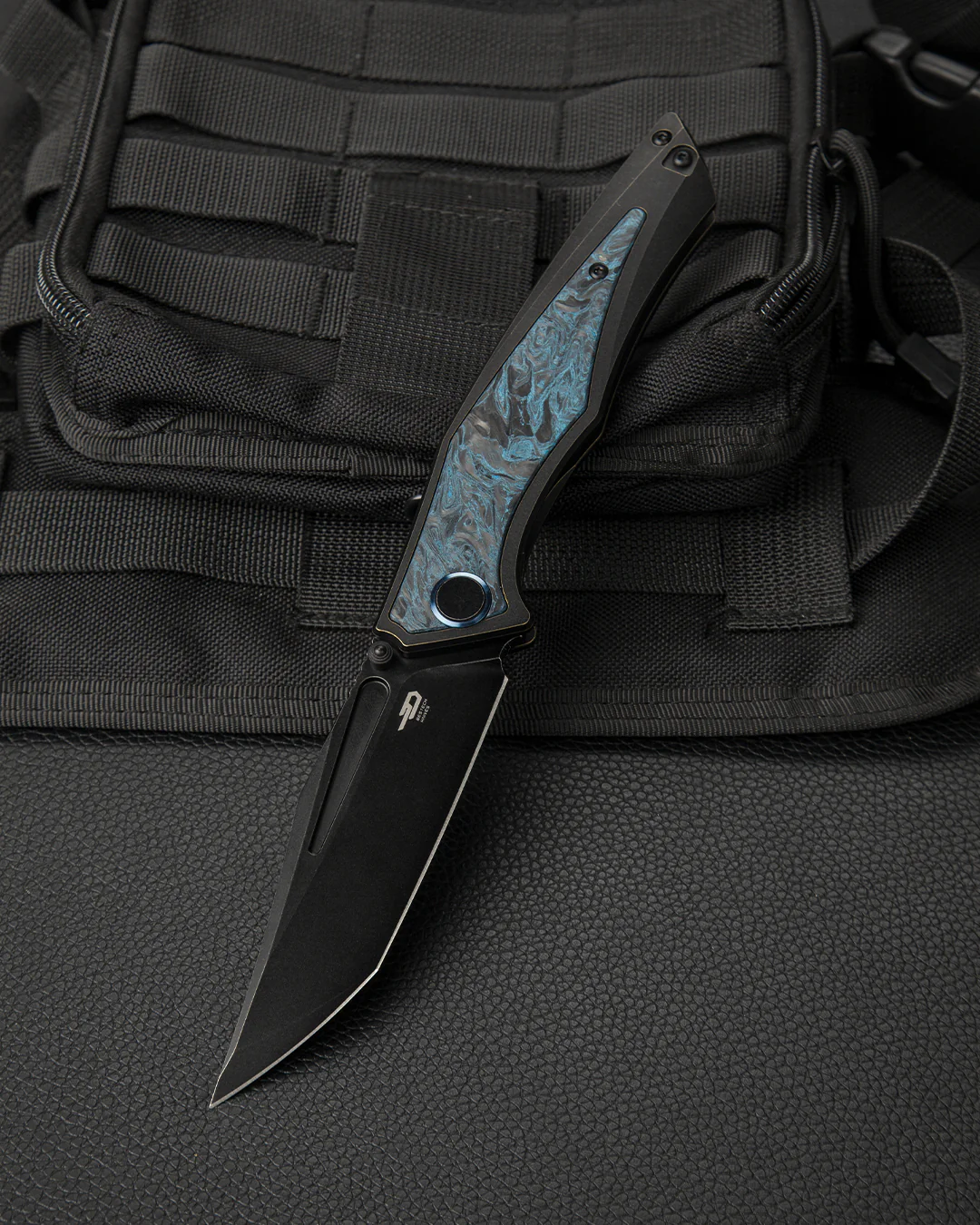 BESTECH TOGATTA BT2102H Titanyum +Siyah Ve Mavi Karbon Fiber Kakma Sap: 3,74'' M390 Blade