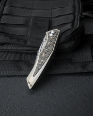 BESTECH Togatta | Titanyum + Damascus Desenli Bakır Karbon Fiber Kakma Sap | M390 Çelik Çakı | BT2102G