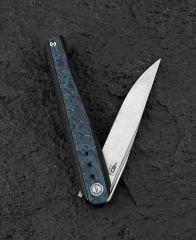 BESTECH SPEAR PHISHER BT2405C 3.48'' M390 Blade Titanyum+ Mavi Karbon Fiber Sap
