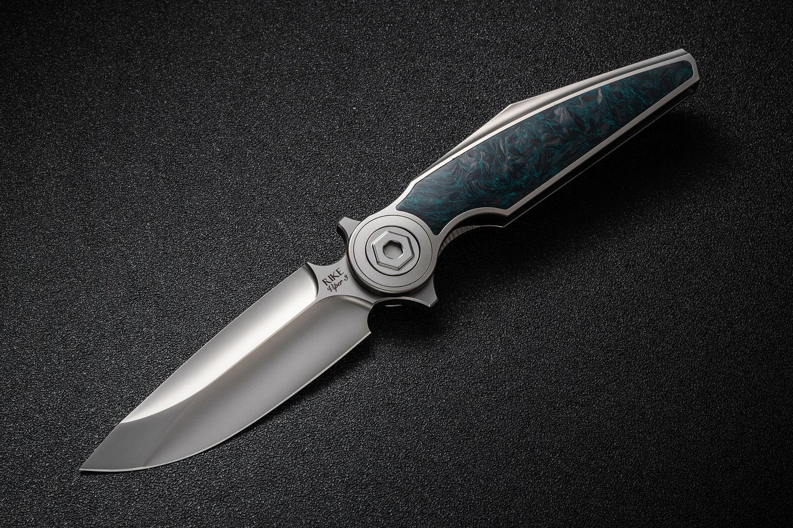Rike Knife Viper 3-P/GrCF Plain Titanium Integral Handle With Green Carbon Fiber Inlay Bohler M398 Çakı