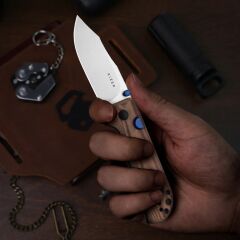 Kizer Nice Guy | Mikarta Sap | AEB-L Çelik Çakı | V3011BCA1