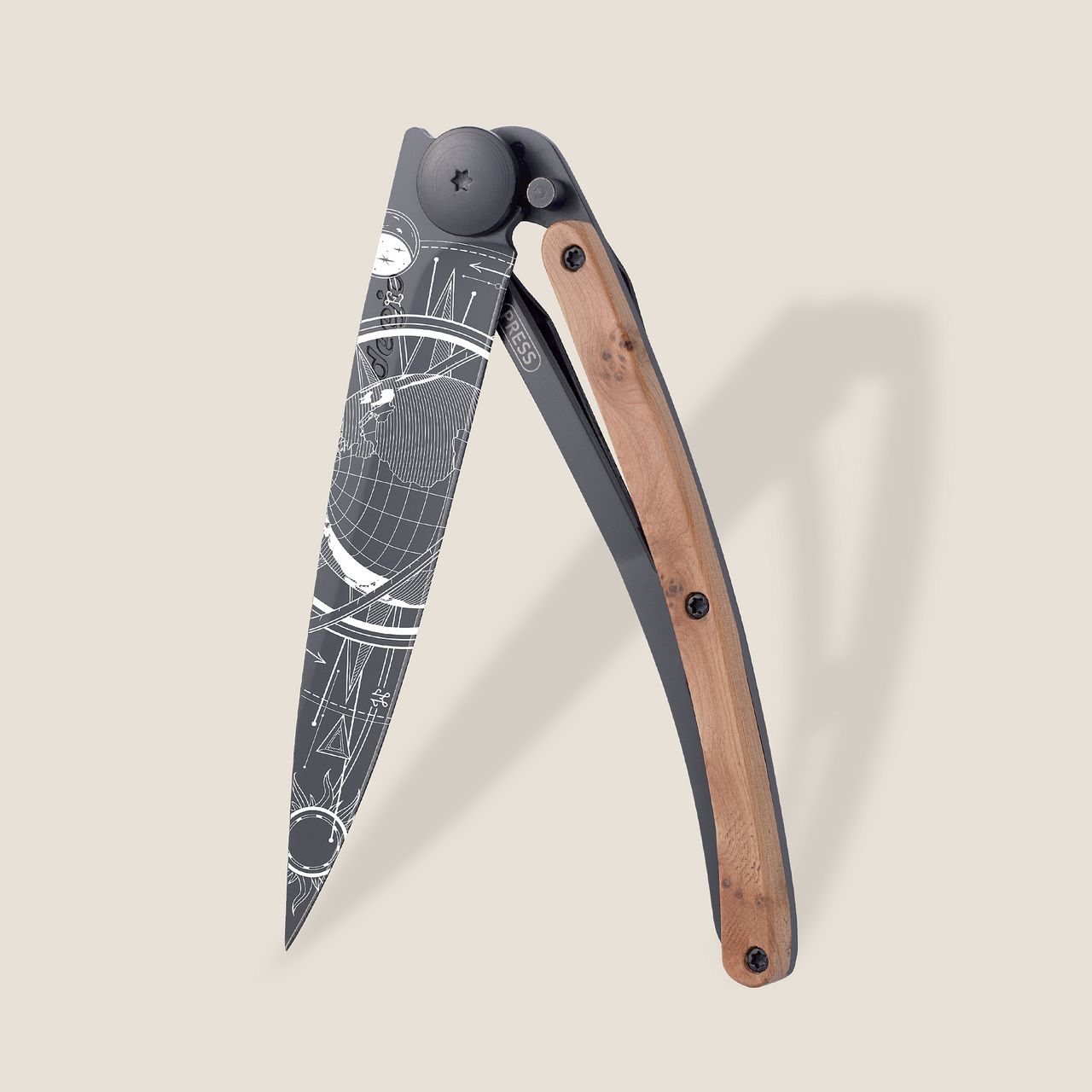 Deejo 37g, Juniper Wood / Globe Trotter Çakı