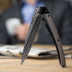 Deejo 37g, Dark Grey Aluminium / Illusions Çakı