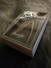 Deejo 37g, Ebony Wood / Goal Çakı