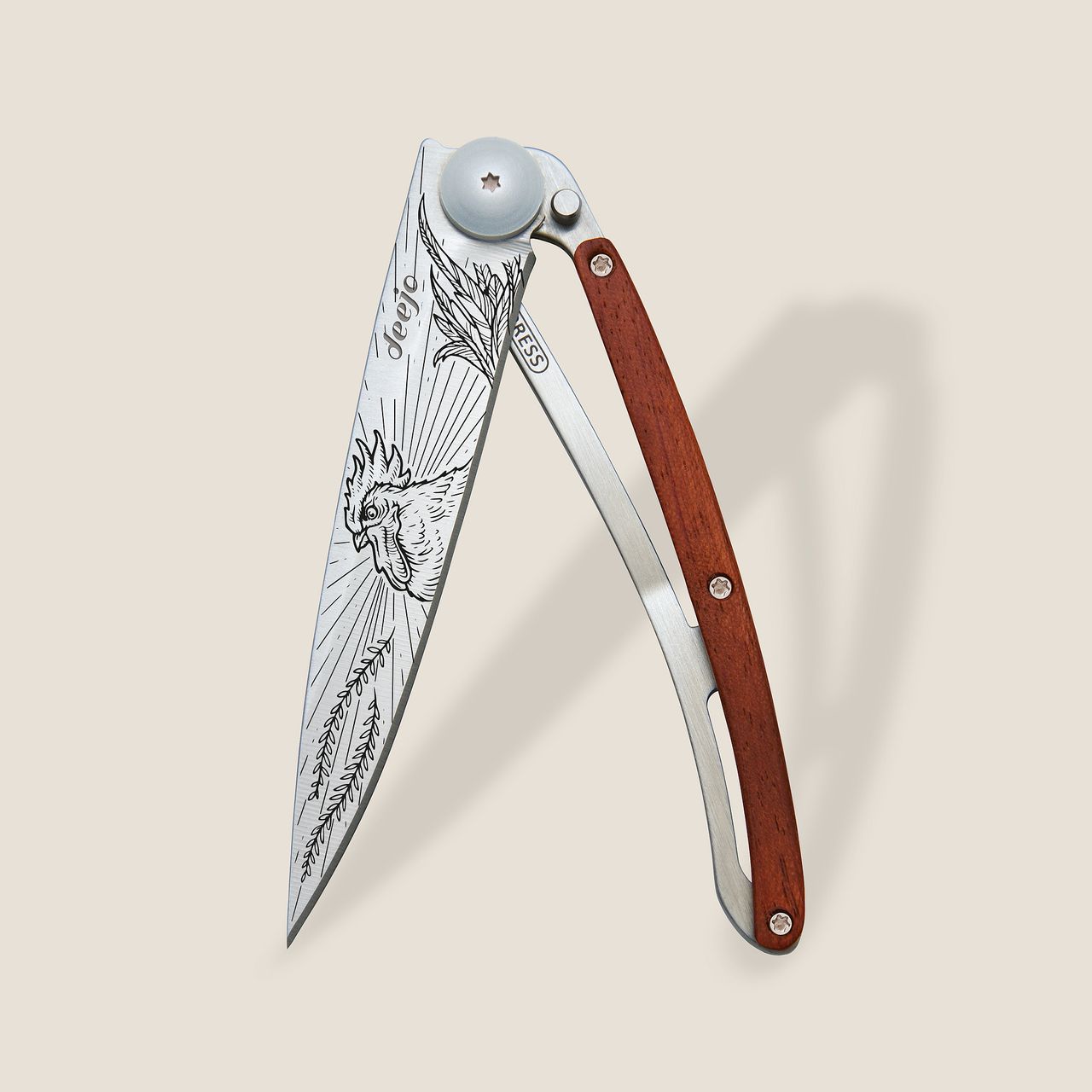 Deejo 37g, Coral Wood / Cock-A-Doodle-Doo Çakı