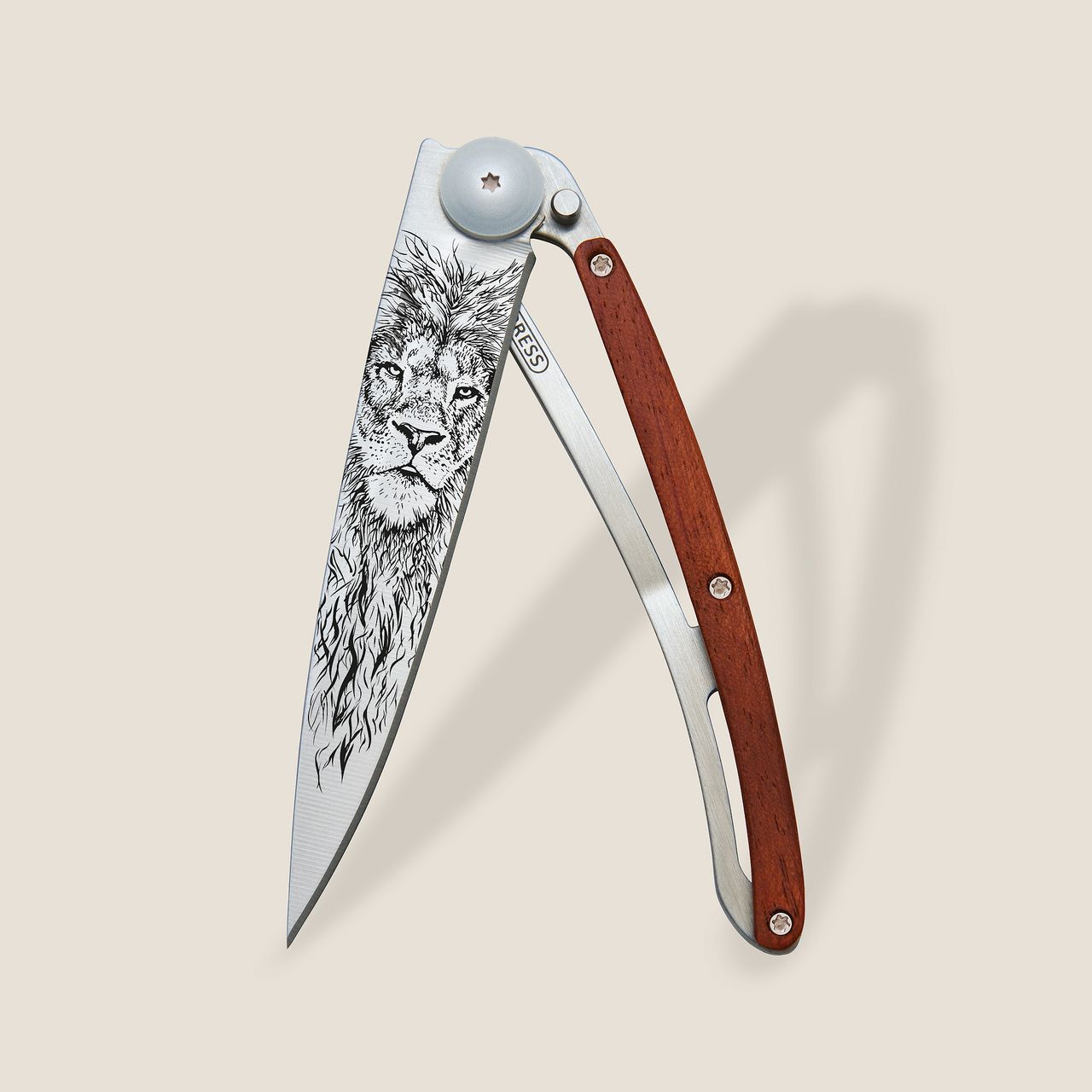Deejo 37g, Coral Wood / Lion Çakı