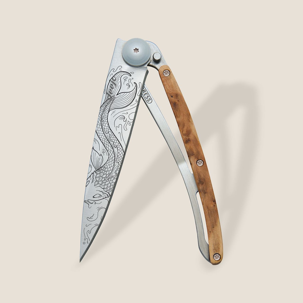 Deejo 37g, Juniper Wood / Fish Çakı