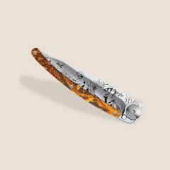Deejo 37g, Orange Camo / On the Lookout Çakı