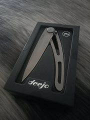 Deejo 37g, Naked Çakı