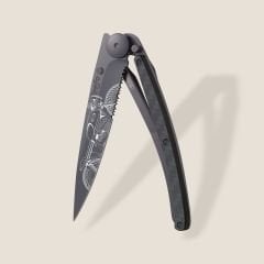 Deejo Serrated 37g, Carbon Fiber / Café Racer Çakı